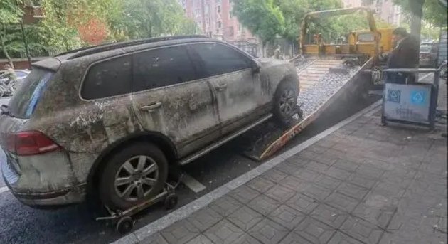 杭州一车主停车两年欠费5万，车主回应：人在外地，车费会给，你怎么看？