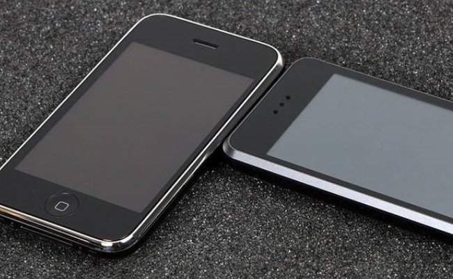 中国的第一部智能手机是什么时候上市的？