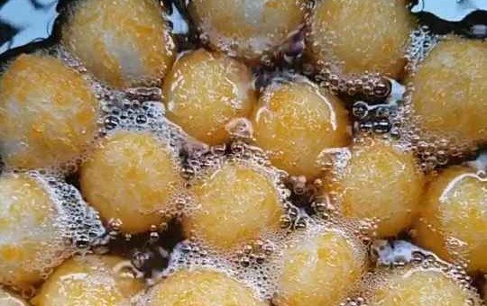 怎样炸元宵才能不漏馅又不崩油