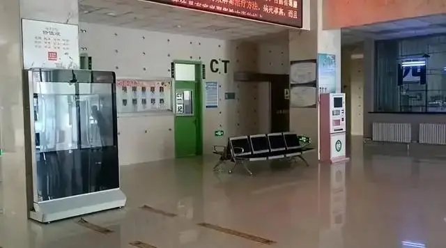 丹东一医院数月未发工资，卫健局：力争本月解决！拖欠薪资为何成了常态？