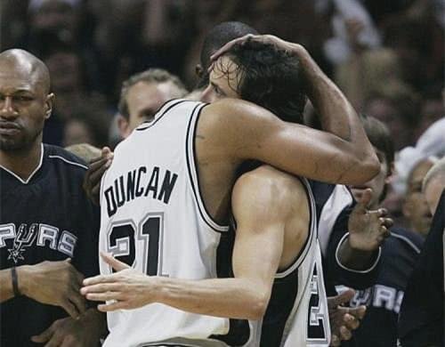 NBA2005年的总决赛，吉诺比利和邓肯的表现如何？