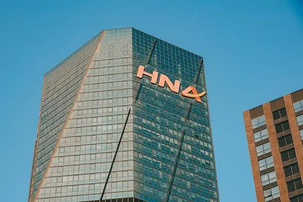 海航客机突发故障断电，乘客身体不适被扶出，燃油附加费还需要出吗？