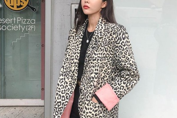 豹纹西装很美艳，如何搭配变潮女？