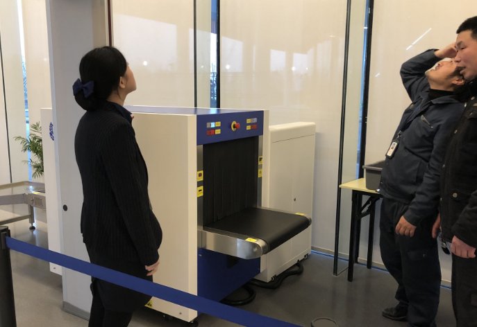 武汉地铁安检员怼问路乘客，曝光后被停职，服务业人员为何态度如此恶劣？