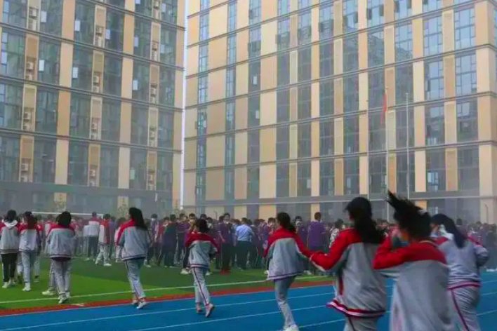 封闭式学校到底怎么样