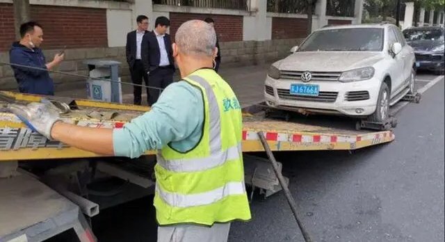 杭州一车主停车两年欠费5万，车主回应：人在外地，车费会给，你怎么看？