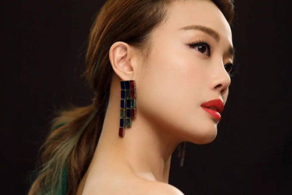 蔡卓妍晒与容祖儿合照，表白“你永远可以令我释放压力”，二人的发展如何？