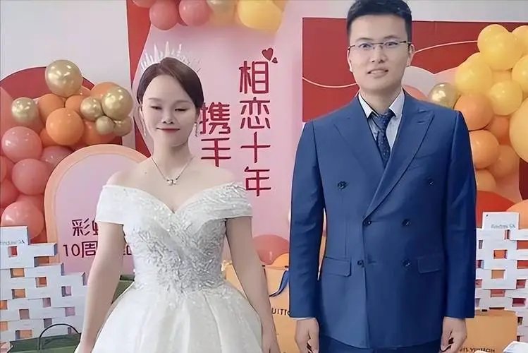 “彩虹夫妇”主播自曝高收入，到底意欲何为？