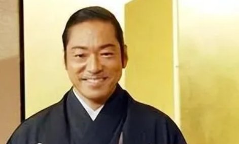 不堪入目！日本男星承认猥亵女性，此事件带来了哪些负面影响？