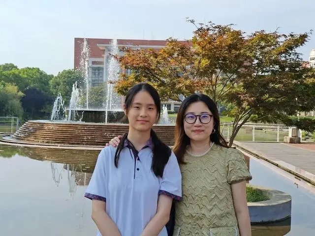 潍坊54岁妈妈考入女儿母校,变身“学妹”,背后有着怎样的励志故事?