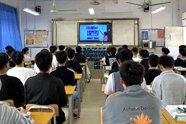 广西第一工业学校是中专还是技校?