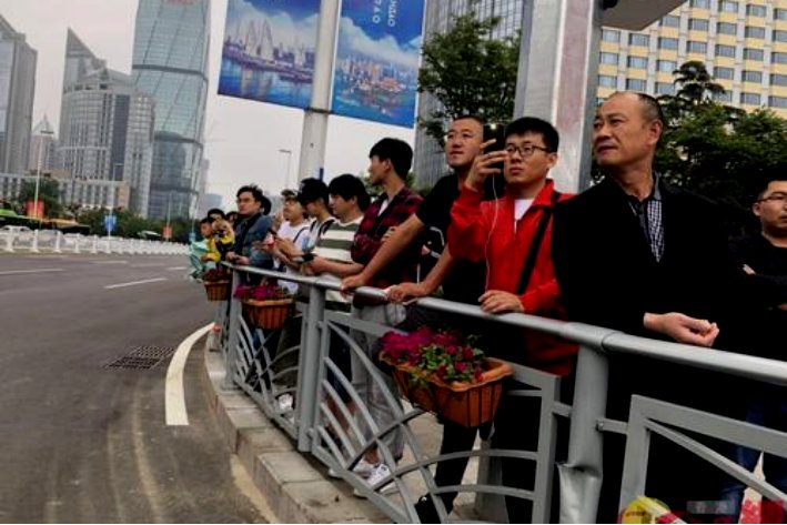 翘首拼音怎么读