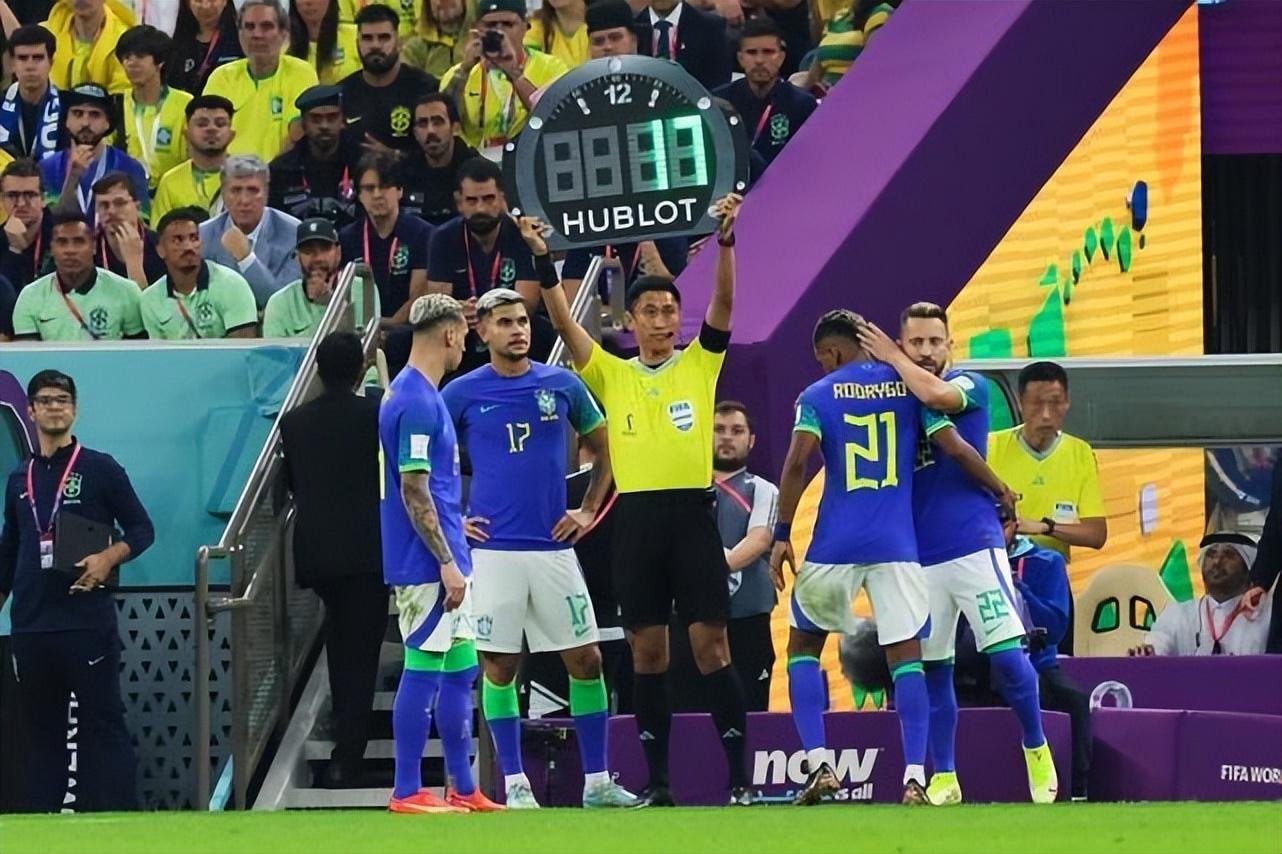 曝马宁在世界杯上的累计收入达到8.5万美元，为何当足球裁判这么赚钱？