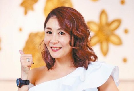 曲艾玲带病主持工作，因劳累过度血流不止，吓坏合作伙伴，当时啥情况？