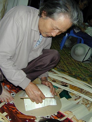 越南木制头盔怎么制作