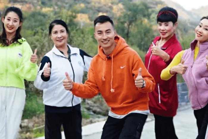 饶子龙2023生最新形体舞