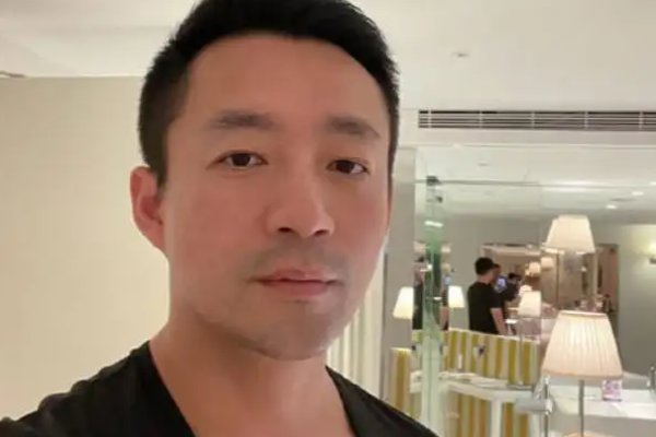 汪小菲为撇清破产传闻高调现身刘畊宏直播间刷礼物，刘畊宏如何感谢他的?