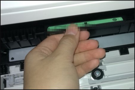 如何更换惠普1007打印机的硒鼓？