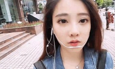 女主播穿内衣卖男装引网友质疑,对此你怎么看?
