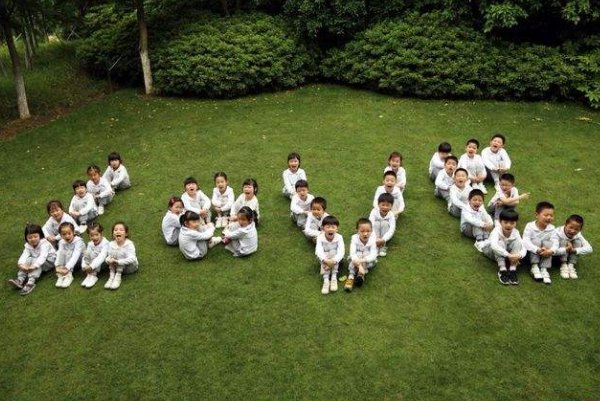 幼儿园毕业照配文再见青春,是什么原因会出现这样的失误?