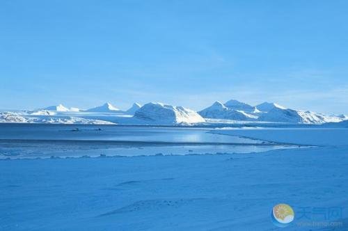 两座北极冰盖已经完全消失，这是什么原因造成的？