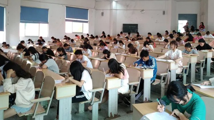 考试忌讳穿什么颜色的衣服