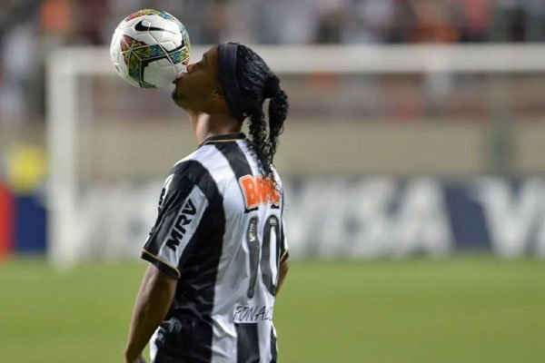 曝小罗生活陷入窘境每天嗜酒如命,曾被誉为梅西大哥的他为何会这样?