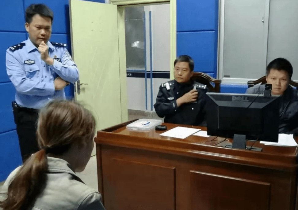 劳荣枝案受害者的女儿称曾像乞丐一样的生活，为何劳荣枝会成为女魔头？