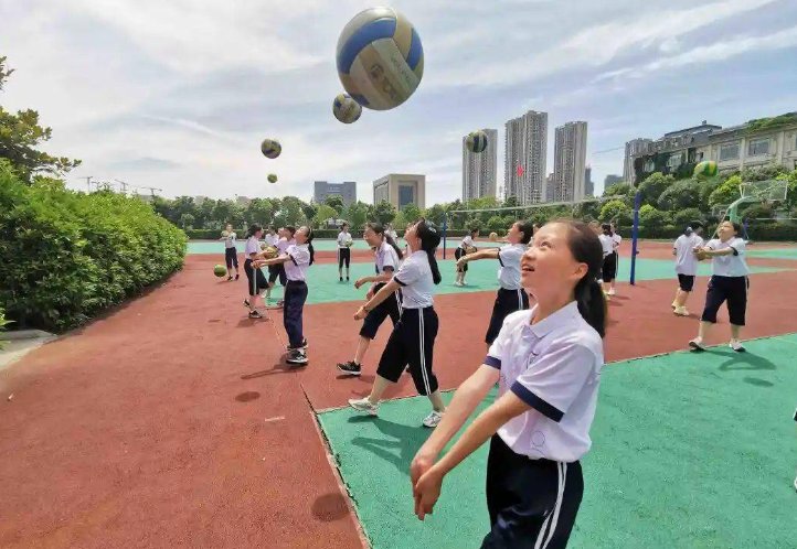学校教育要树立什么的指导思想