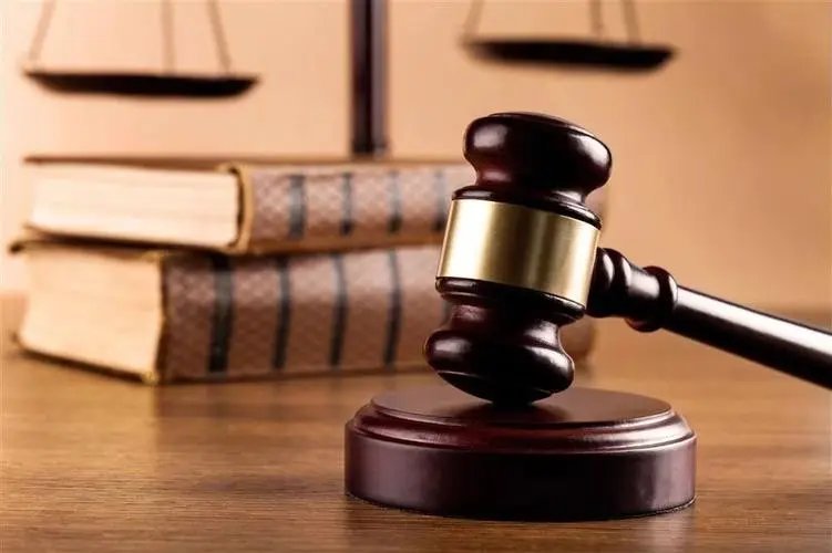 安徽六安一女子在奥迪车内被殴打扒衣,警方称是感情纠纷,案件会如何定性?