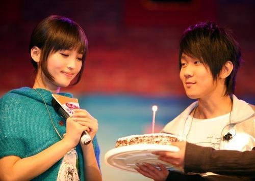 林俊杰和金沙是什么关系,师兄师妹??