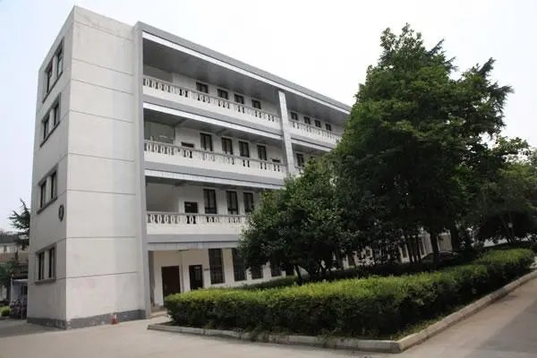 广西外国语学院学费多少