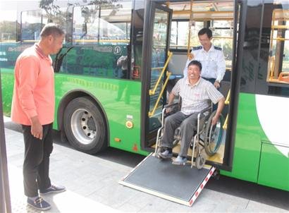 吉林长春一公交司机辱骂残疾乘客，从这名司机的行为中暴露出了什么问题？