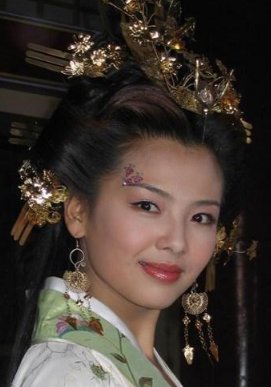 花蕊夫人一个绝世美女夹在三个男人中间，最后为何被一箭射死？
