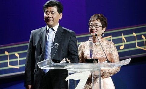 谢莉斯比王洁实大多少