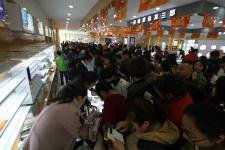 广东医科大学一女生持玻璃瓶打伤男生,此事究竟谁之过?