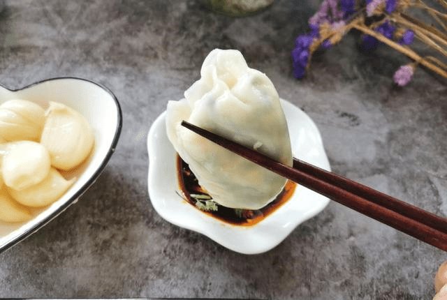 春节吃饺子的风俗的来历 跪？