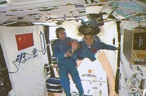 国际空间站真的有人吗?