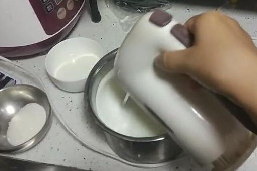 怎样把鸡蛋清打成泡泡？