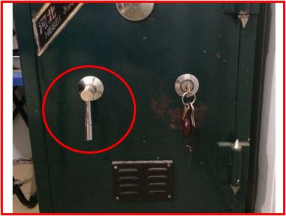 我家的老式保险箱(转动)10 20 30 40 50 60那种，密码忘记了有钥匙。怎么才能打开，