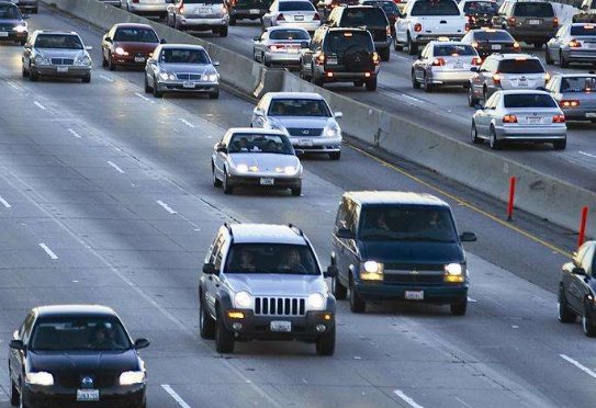 中石油上半年巨亏300亿，这么大的坑主要是谁的责任？