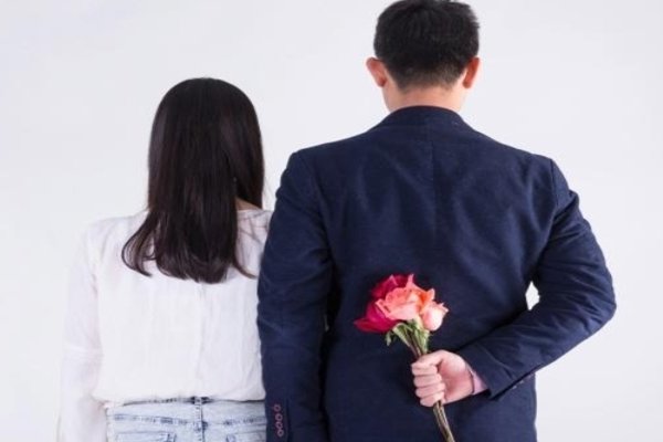 女子带女儿找前夫，见面一幕泪目！你支持他们复婚吗？