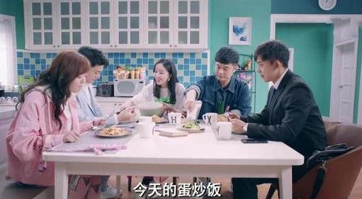 重刷《爱情公寓5》：为什么胡一菲能成为公寓灵魂人物？