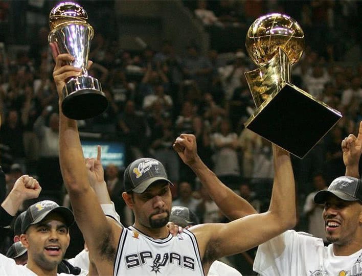 NBA2005年的总决赛，吉诺比利和邓肯的表现如何？