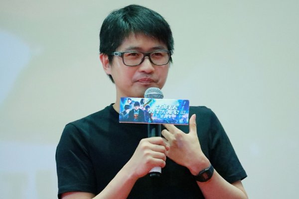 韩寒轰动全国的成名作《三重门》，为何会饱受是代笔的质疑？