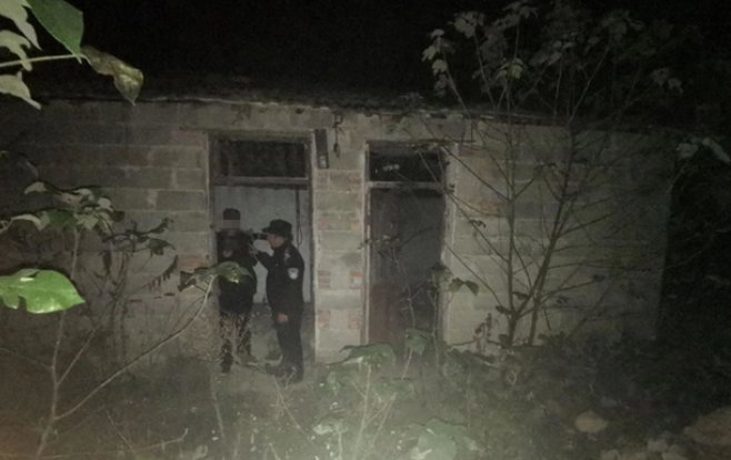 杭州一男子住墓地15年，到底是什么原因？