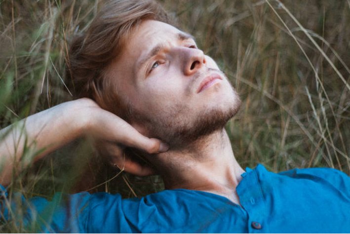 翘首拼音怎么读