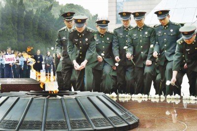 四川公安的无名祭令人动容，你最想对这些去世的公安说什么？