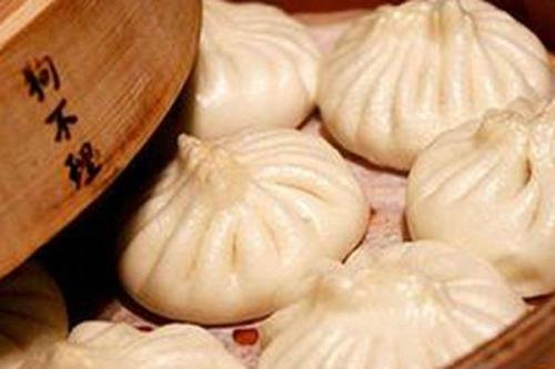 王府井狗不理差评视频博主发声，狗不理是否值得游客打卡？