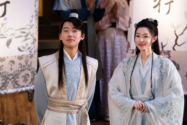 与郭麒麟官宣结婚，深夜公开表白：我们永远在一起！你怎么看？